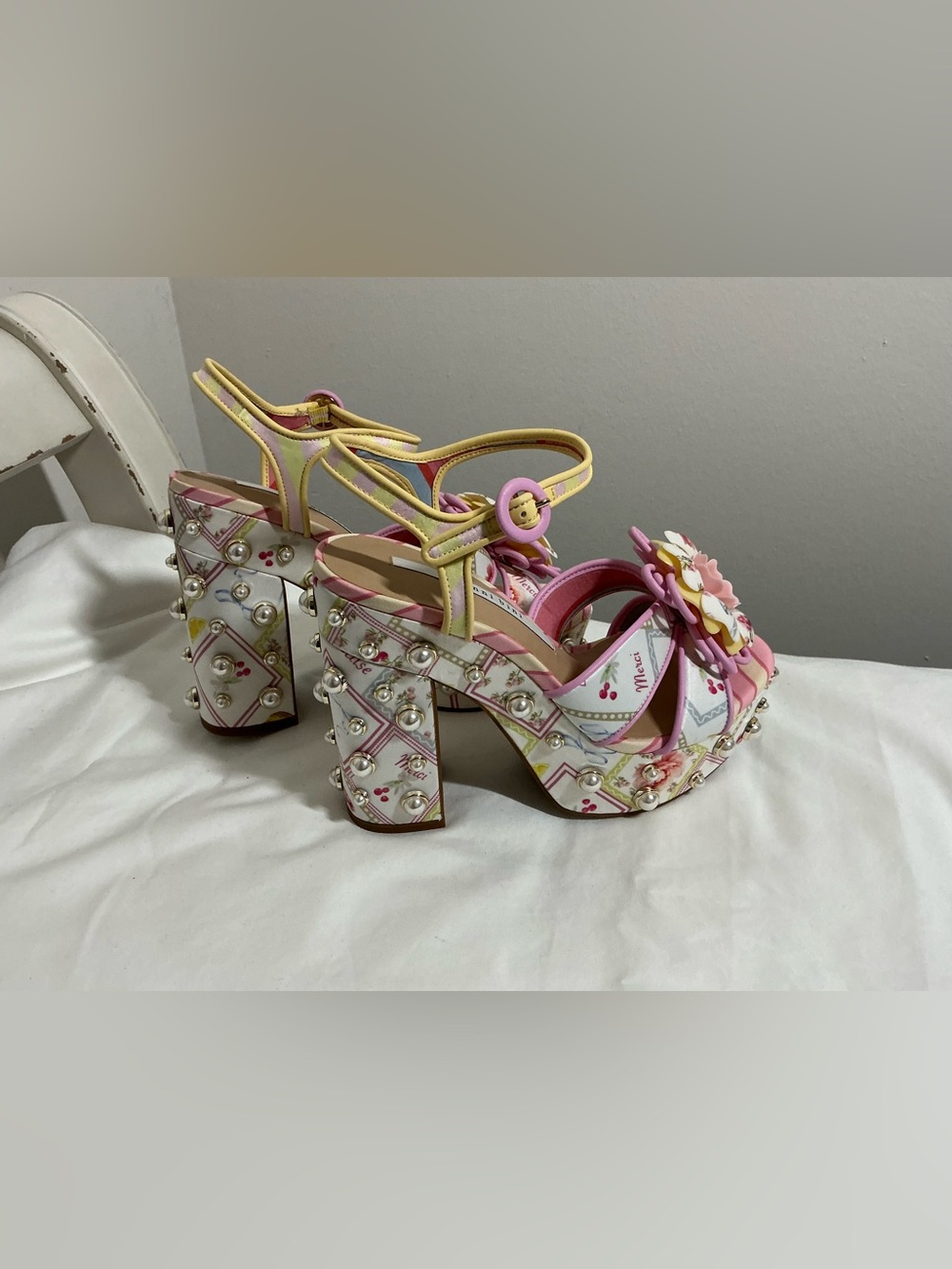 🆕 Gianni Bini | Brook Two Floral Postcard Print Pearl Platform Block Heels - Picture 7 of 10